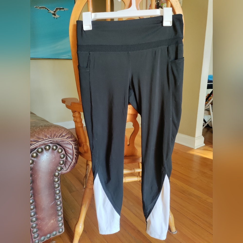 Tangerine brand leggings, black and white, small